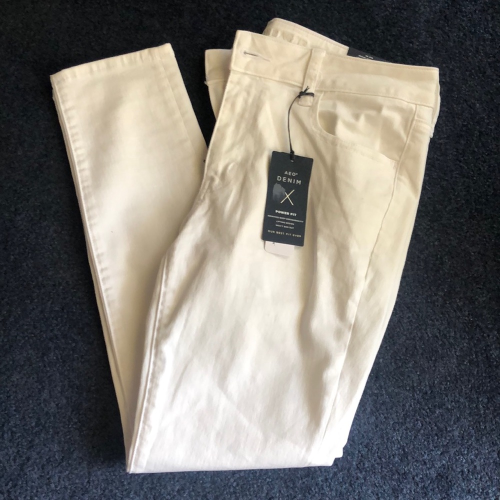 NWT AE Lowrise White Jeggings